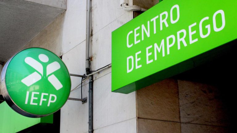 Procurando emprego em Portugal? 12 Empregos